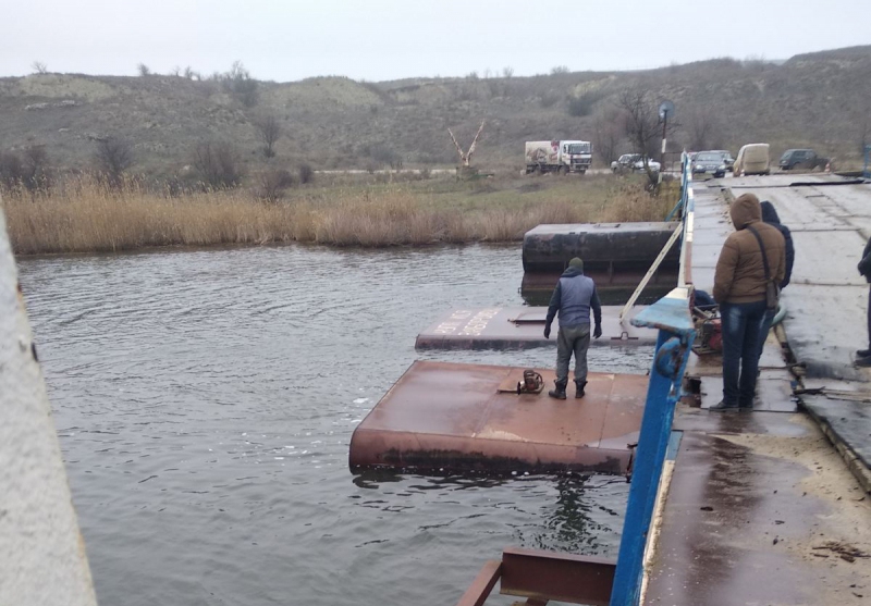 В Николаевской области из-за фуры «утонул» мост