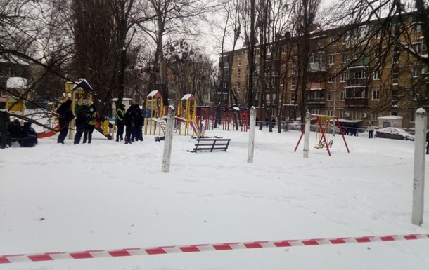 В Киеве возле детского сада мужчина подорвал себя гранатой. ВИДЕО