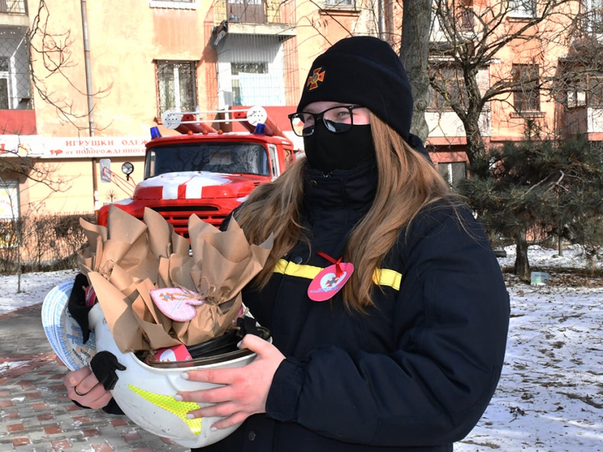 В Николаеве спасатели провели для детей акцию, посвященную вопросам безопасности