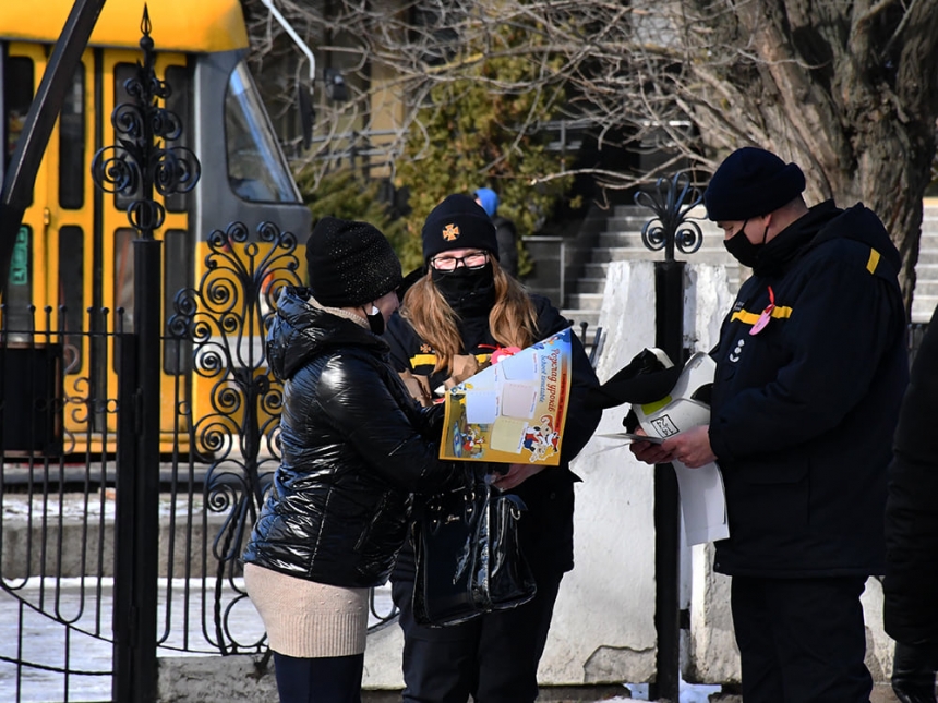 В Николаеве спасатели провели для детей акцию, посвященную вопросам безопасности