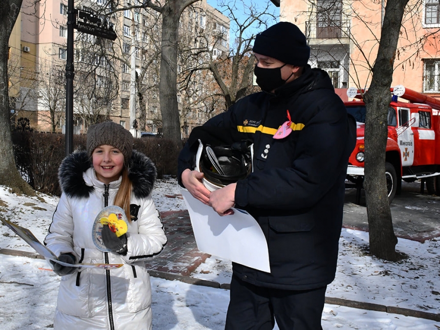 В Николаеве спасатели провели для детей акцию, посвященную вопросам безопасности