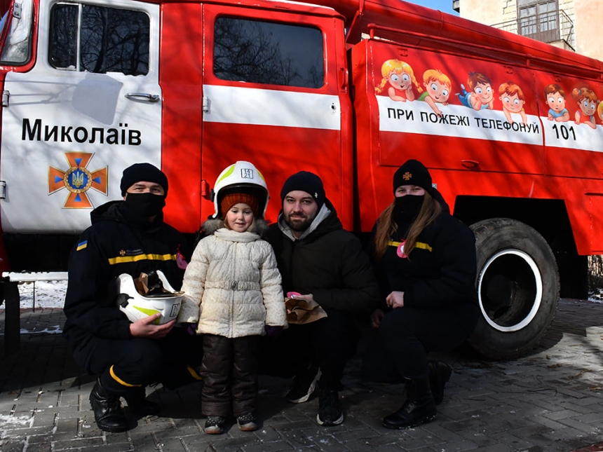 В Николаеве спасатели провели для детей акцию, посвященную вопросам безопасности