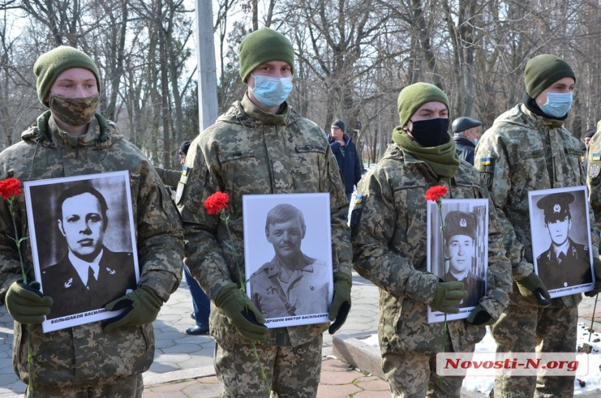 Годовщина вывода войск из Афганистана: в Николаеве возложили цветы. ФОТО