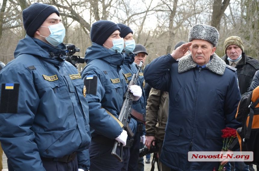 Годовщина вывода войск из Афганистана: в Николаеве возложили цветы. ФОТО