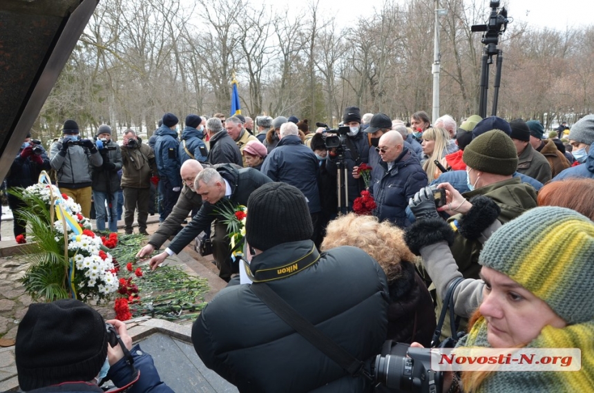 Годовщина вывода войск из Афганистана: в Николаеве возложили цветы. ФОТО