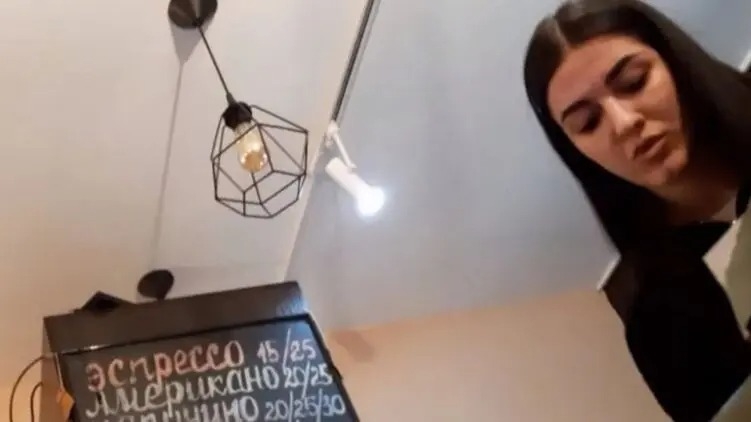 В Днепре уволили сотрудницу кафе за отказ обслуживать на украинском языке