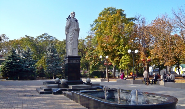 Символ Николаева — памятник Святому Николаю в Каштановом сквере, не принадлежит городу