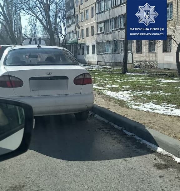 Николаевские патрульные задержали пьяного водителя такси