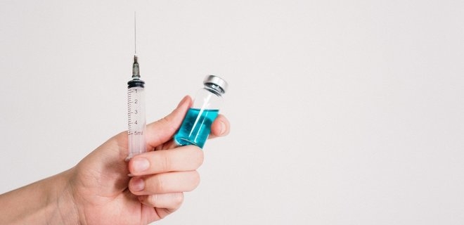 В Украине зарегистрировали вакцину Covishield, которую сегодня доставят из Индии