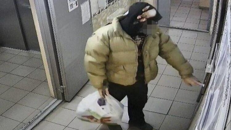 В Киеве уборщик украл полмиллиона гривен и оставил трогательную записку, где объяснил, зачем ему деньги