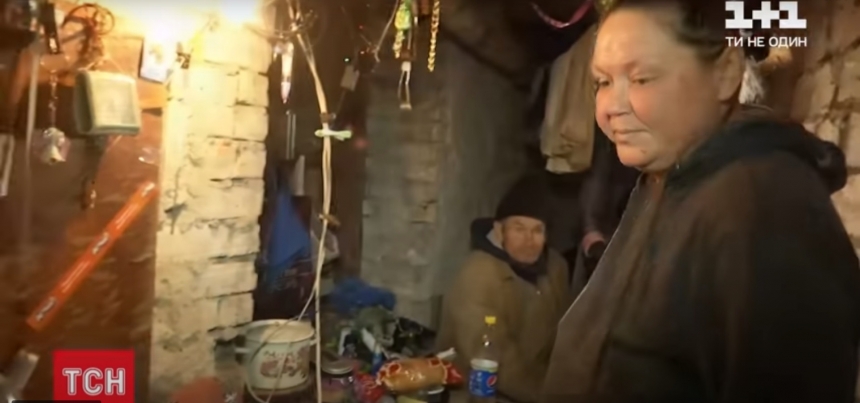 Пару бездомных, которые поселились в подвале николаевского дома, выселили