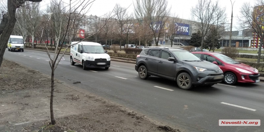 В центре Николаева столкнулись «Фиат» и «Тойота»