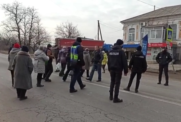 В Вознесенске жители перекрыли дорогу — протестуют против повышения тарифов