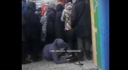 Под Днепром при «штурме» секонд-хенда пострадала пенсионерка. ВИДЕО