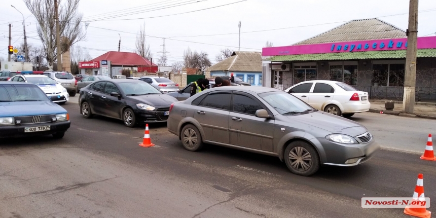 В Николаеве столкнулись «Додж» и «ДЭУ»