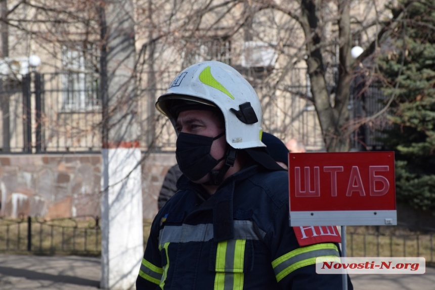 Как в Николаеве «тушат» главное управление Нацполиции. ФОТОРЕПОРТАЖ      