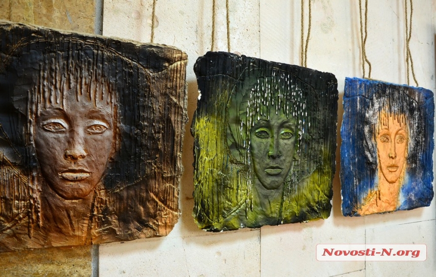 Миколаївська скульпторка представила гіпсові портрети Коко Шанель і Мерилін Монро