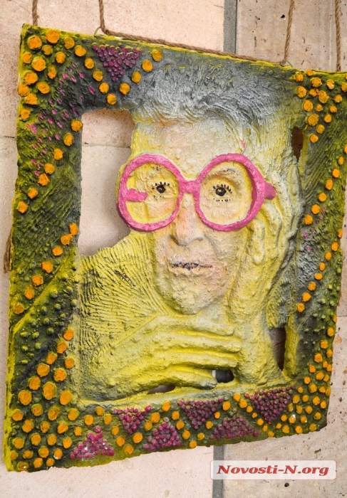 Миколаївська скульпторка представила гіпсові портрети Коко Шанель і Мерилін Монро