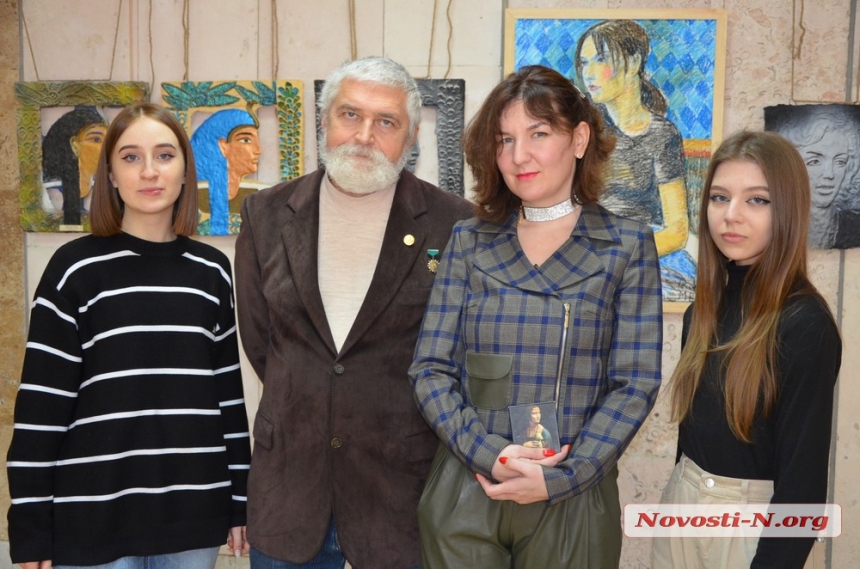 Миколаївська скульпторка представила гіпсові портрети Коко Шанель і Мерилін Монро