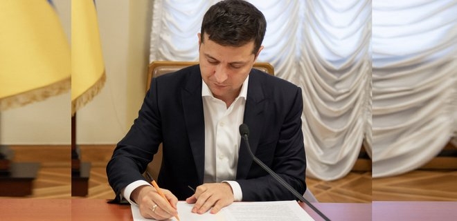 В Украине будут действовать электронные трудовые книжки - Зеленский подписал закон