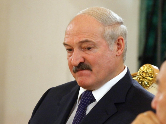 Украина рухнула, а вот Беларусь еще держится, – Лукашенко