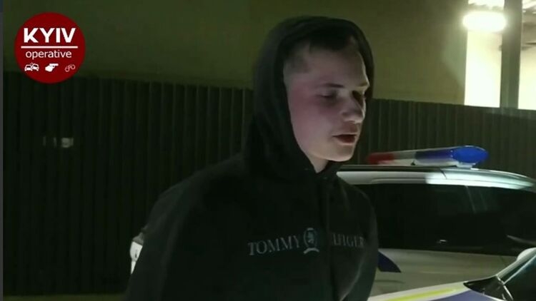Пьяный подросток в Киеве украл машину отца и устроил гонки с полицией. Видео