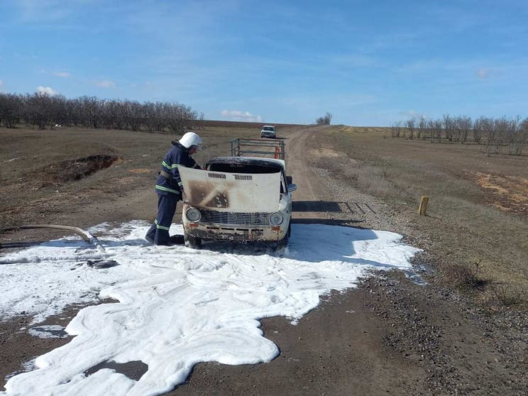 В Николаевской области из-за короткого замыкания на ходу загорелся «ВАЗ»