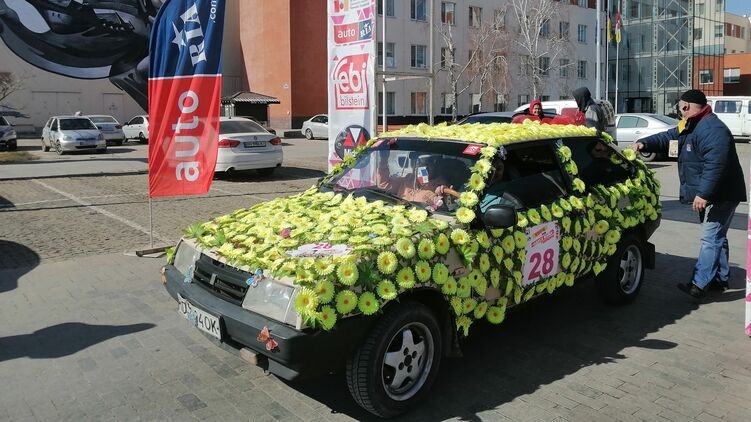 В Одессе состоялся женский автопробег, посвященный 8 Марта