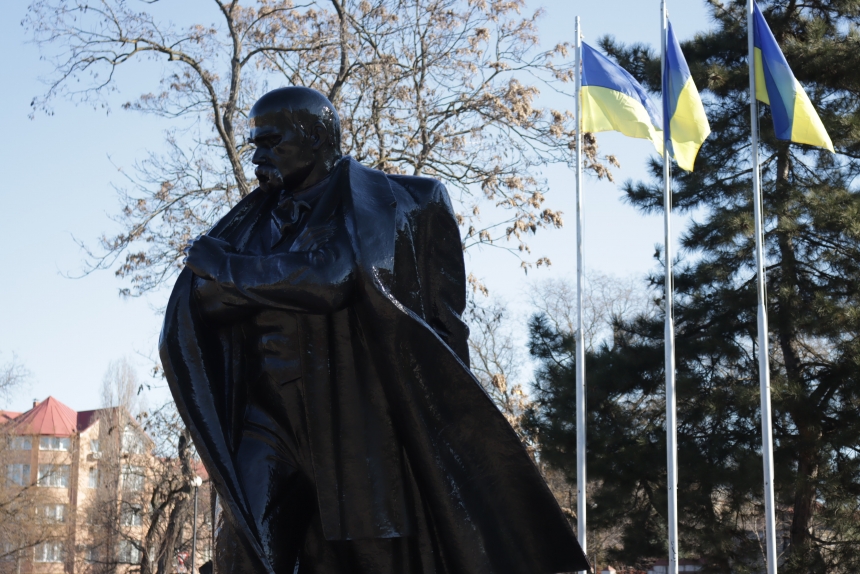 Николаевцы отметили 207-ю годовщину со дня рождения Шевченко. ФОТО