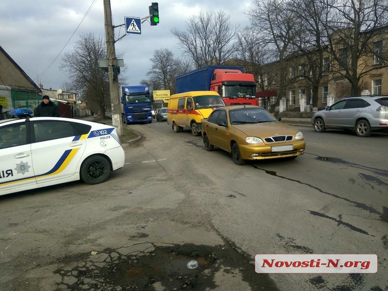 Тройное ДТП в Первомайске: столкнулись «Ланос», фура и авто газовой службы