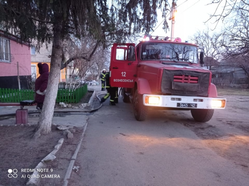 В Вознесенске горела квартира в трехэтажке: 7 человек вывели на свежий воздух