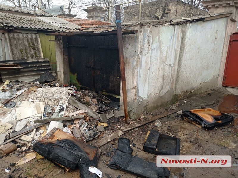 Во дворе жилкопа в центре Николаева произошел пожар