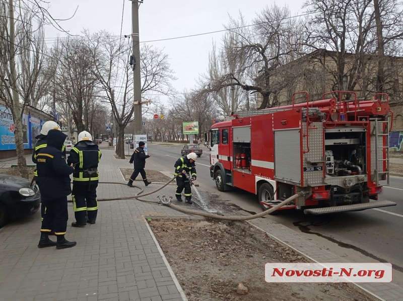 Во дворе жилкопа в центре Николаева произошел пожар