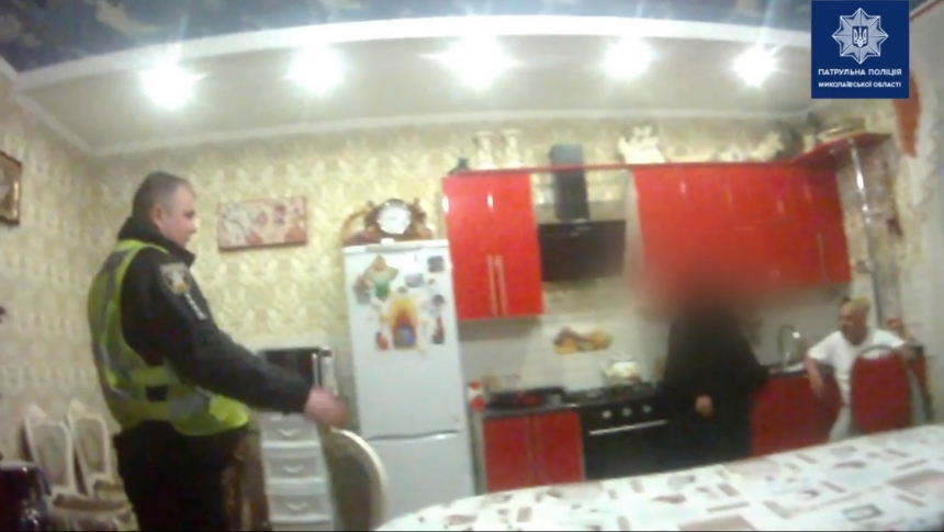 Житель Николаева пытался перерезать себе горло. Видео