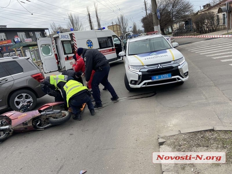 Мопедист, сбитый «Мерседесом» в центре Николаева, находится в коме