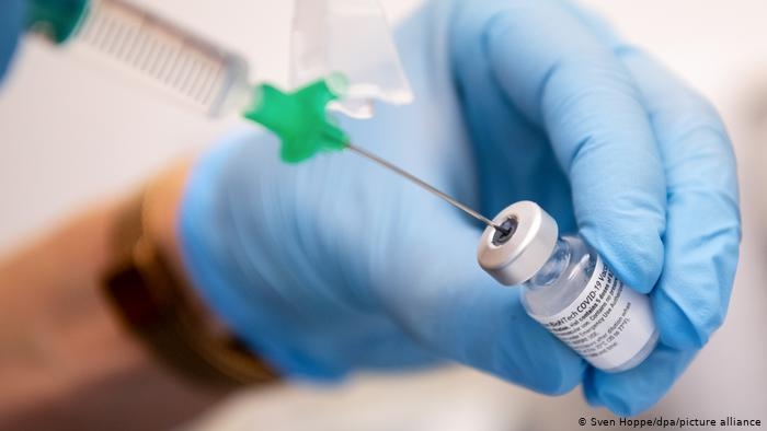 В Минздраве назвали побочные эффекты прививки от коронавируса