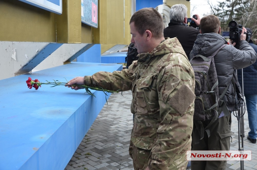 День украинского добровольца: в Николаеве возложили цветы. ФОТО