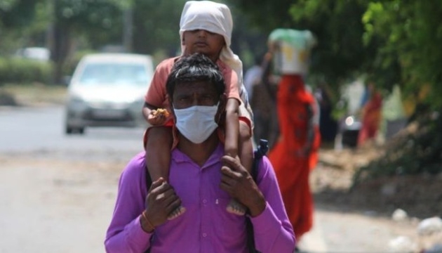 В Индии закрыли крупный город из-за вспышки COVID-19