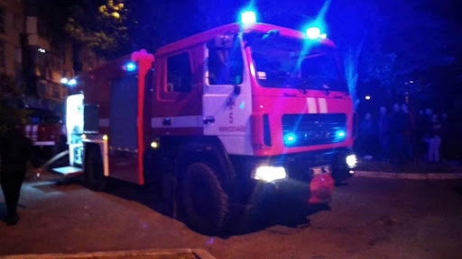 В Николаеве из-за оставленной на плите еды произошел пожар в квартире, спасены два человека