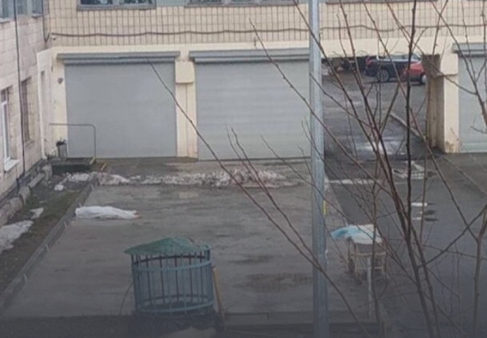 В Киеве из окна больницы выбросился человек