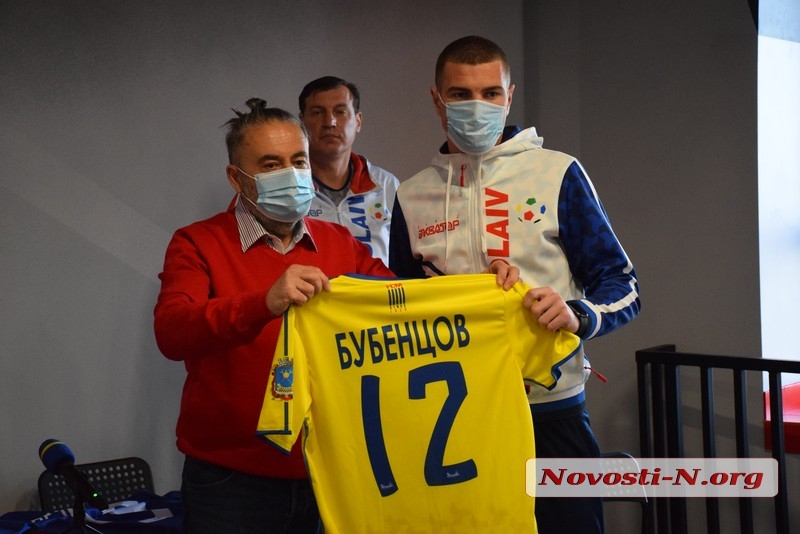 В спорткомплексе «Экватор» представили новых игроков ФК «Николаев»