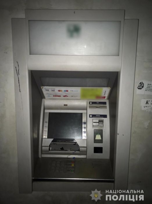 В Харьковской области воры взорвали банкомат и сбежали с деньгами