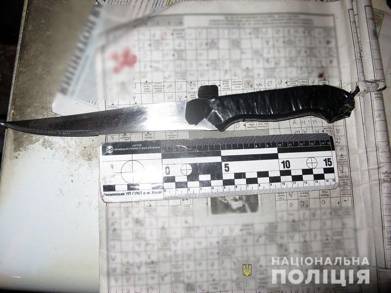 В Киеве пенсионерка ударила сына ножом в грудь
