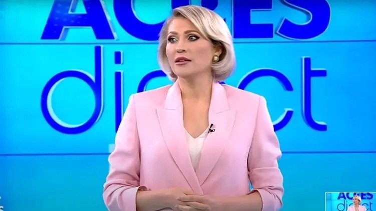 Голая женщина набросилась на ведущую румынского телеканала в прямом эфире. ВИДЕО