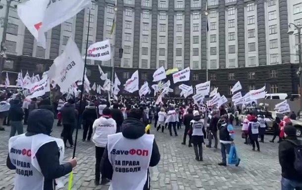Марш протестующих ФОПов подошел к Кабмину