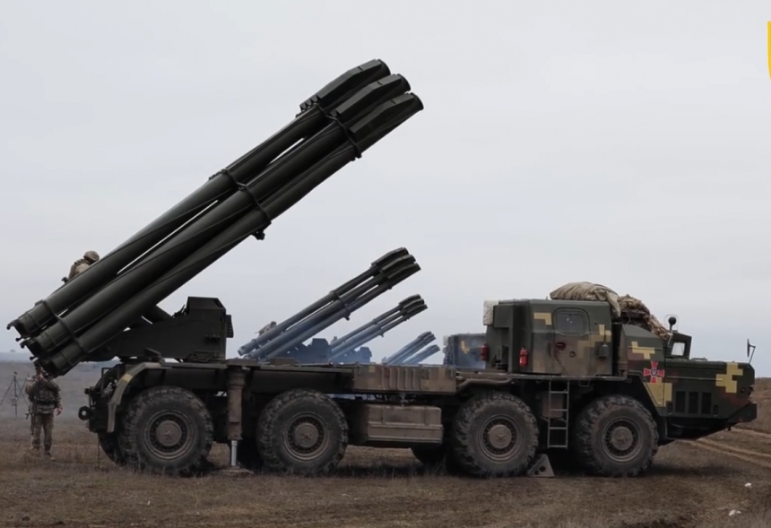 На юге Украины провели учения с участием подразделения реактивных систем залпового огня «Смерч». ВИДЕО
