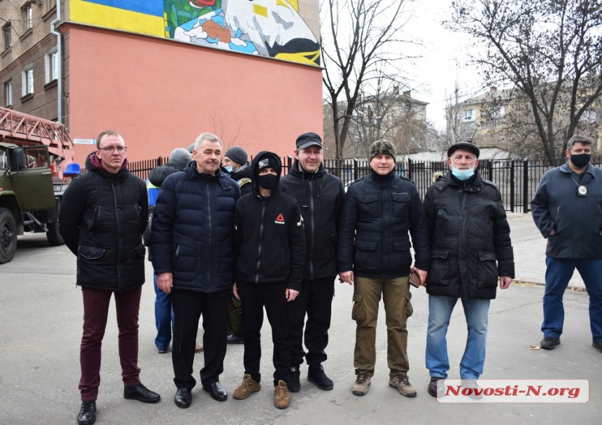 Как в Николаеве мурал с Ольгой Шарий закрашивали. ФОТОРЕПОРТАЖ