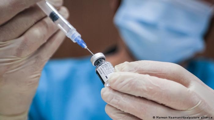 Зеленский освободил производителей Covid-вакцин от ответственности за последствия прививок