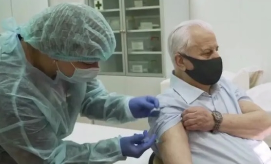 87-летний первый президент Украины вакцинировался «Сovishield»