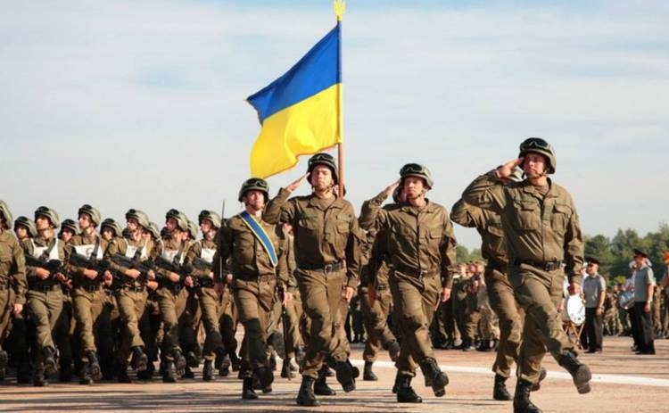 Военная стратегия Украины предусматривает отказ от срочной службы и переход армии на контракт